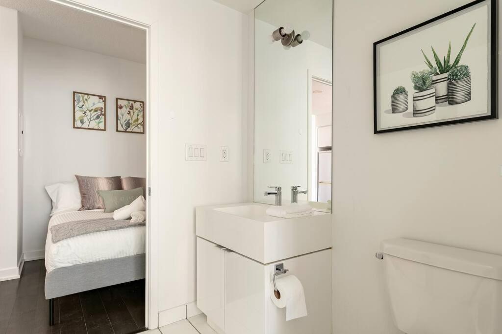 Luxury Downtown Lakeview & City View Condo Toronto Dış mekan fotoğraf